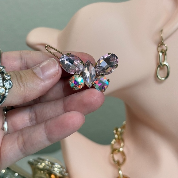 ⚜️❤️‍🔥 Cute Pink and Gold Butterfly Hair Clip 🦋 💕 - Picture 5 of 7
